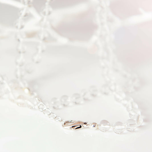 Bergkristallkette – Handgeknüpft mit Liebe.