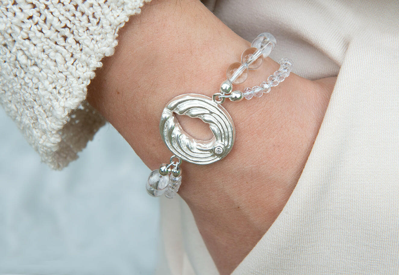 Zweifaches Bergkristall-Armband mit Engel – Silber.